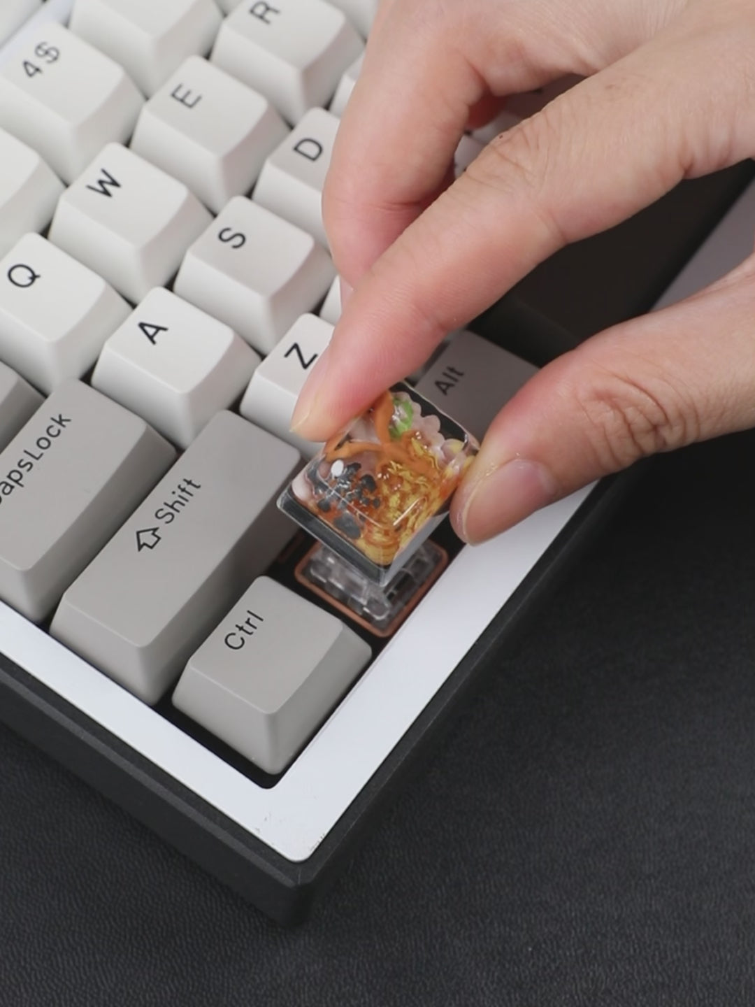Charizard 1.5U Artisan Resin Keycap, Hand-Painted Pokémon Fire Dragon Keycap for Mechanical Keyboard